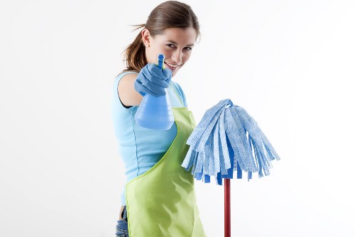 Professional cleaner in Kennington providing reliable home cleaning