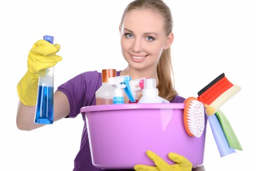 Local carpet cleaner in Kennington using equipment for deep fibre cleaning
